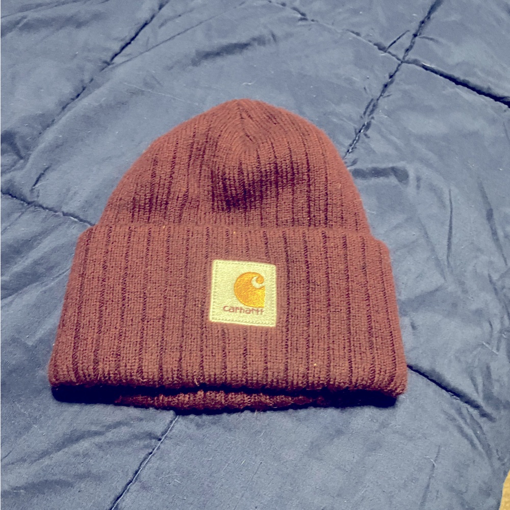 Women’s Carhartt beanie, burgundy